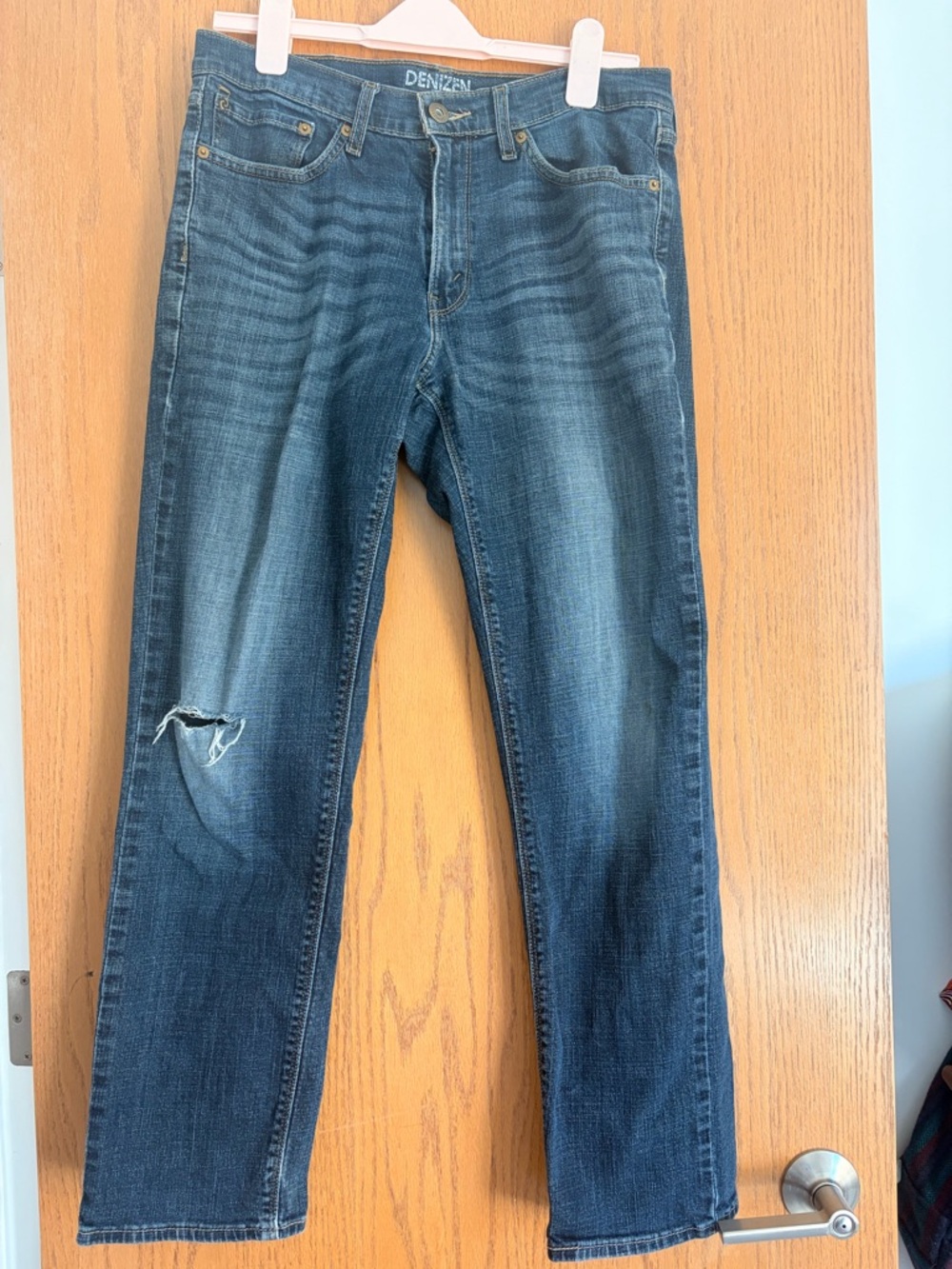 Denizen from Levi's Men's Blue Slim Straight Jeans with Knee Rip